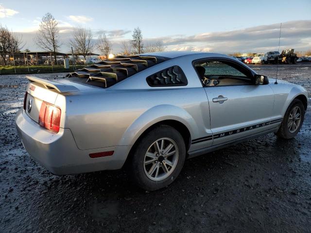 1ZVHT80N755246331 - 2005 FORD MUSTANG SILVER photo 3