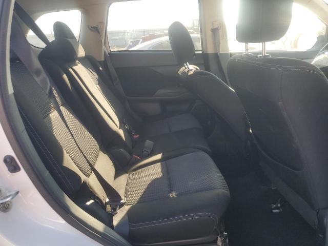 JA4AD2A39GZ000379 - 2016 MITSUBISHI OUTLANDER ES WHITE photo 11