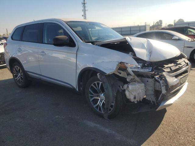 JA4AD2A39GZ000379 - 2016 MITSUBISHI OUTLANDER ES WHITE photo 4