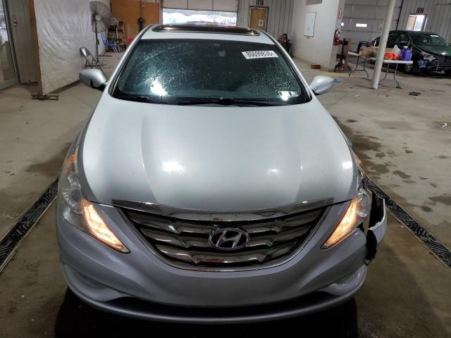 5NPEC4AC5DH581923 - 2013 HYUNDAI SONATA SE 银色 照片 5