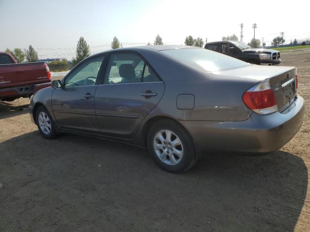 4T1BF32K85U612255 - 2005 TOYOTA CAMRY LE GRAY photo 2