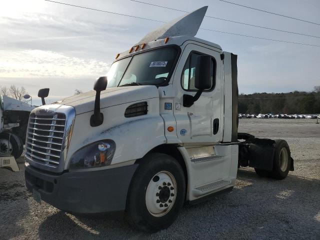 1FUBGADV1GLHJ1176 - 2016 FREIGHTLINER CASCADIA 1 WHITE photo 2