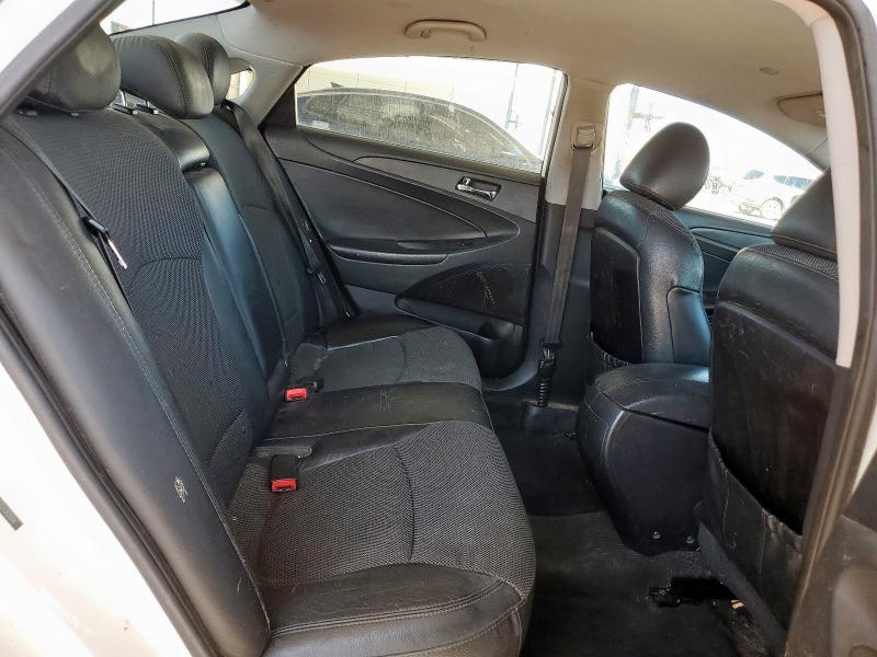 5NPEC4AC3CH392069 - 2012 HYUNDAI SONATA SE WHITE photo 10