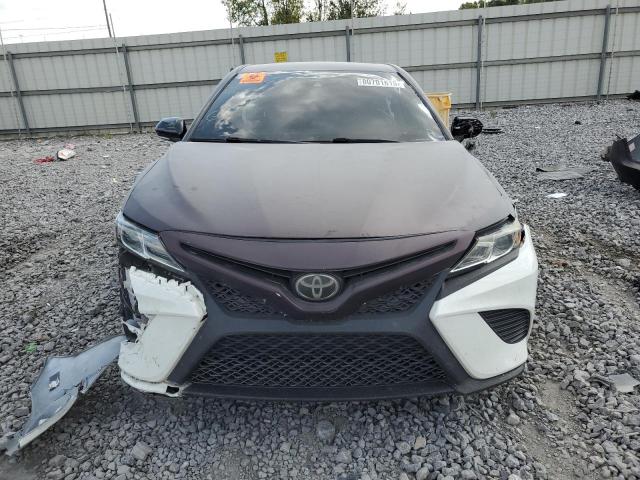 4T1B11HK1JU605703 - 2018 TOYOTA CAMRY L PURPLE photo 5