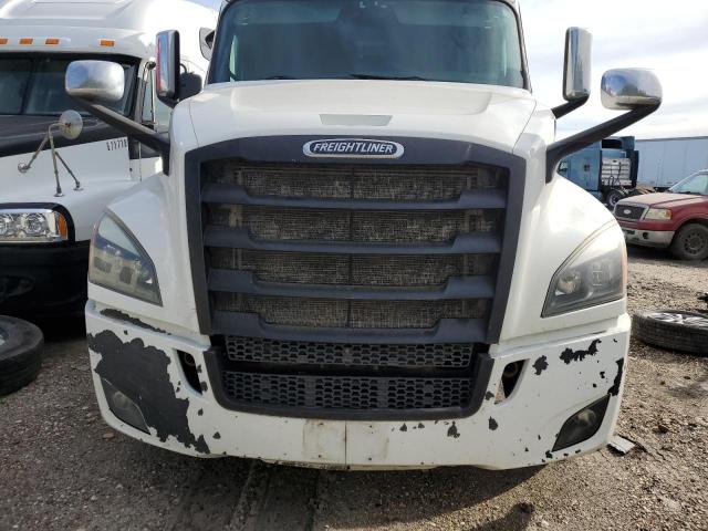 3AKJHHDR3JSJN8690 - 2018 FREIGHTLINER CASCADIA 1 WHITE photo 9