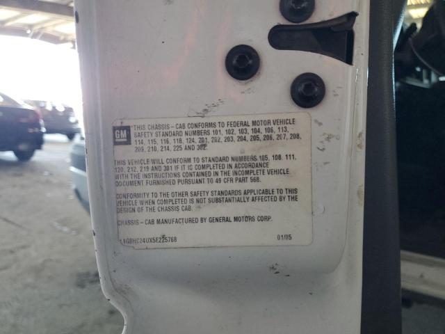 1GBHC24UX5E225768 - 2005 CHEVROLET SILVERADO C2500 HEAVY DUTY WHITE photo 12