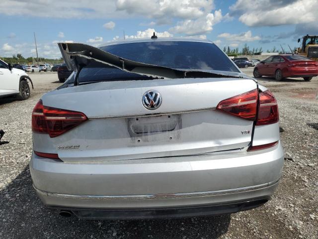 1VWDT7A37HC001437 - 2017 VOLKSWAGEN PASSAT R-LINE Srebrny zdjęcie 6