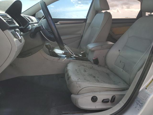 1VWDT7A37HC001437 - 2017 VOLKSWAGEN PASSAT R-LINE Srebrny zdjęcie 7