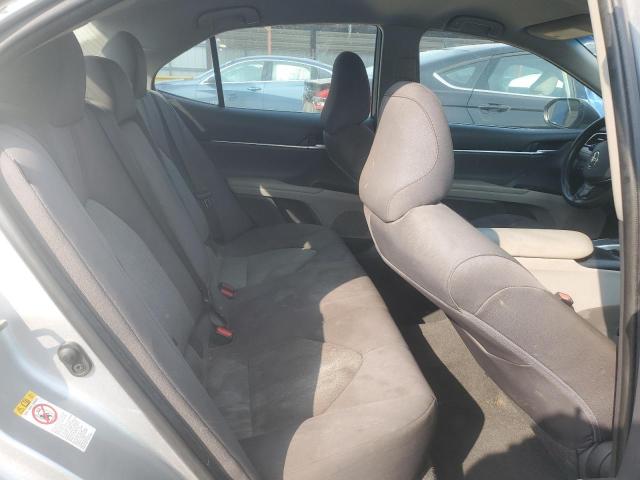4T1B11HK3JU116056 - 2018 TOYOTA CAMRY L SILVER photo 10