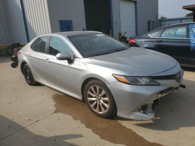 4T1B11HK3JU116056 - 2018 TOYOTA CAMRY L SILVER photo 4