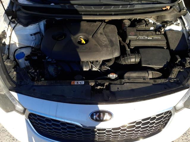 KNAFX4A87G5522359 - 2016 KIA FORTE EX WHITE photo 11