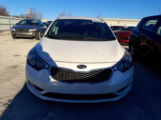 KNAFX4A87G5522359 - 2016 KIA FORTE EX WHITE photo 5