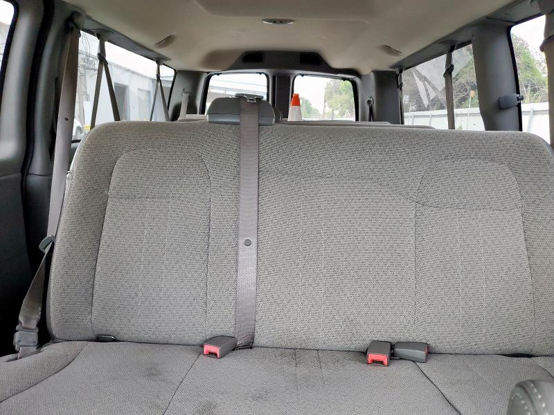 1GAZG1FG3F1202968 - 2015 CHEVROLET EXPRESS G3 LT WHITE photo 10