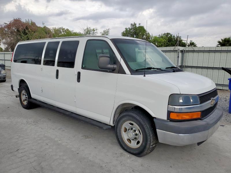1GAZG1FG3F1202968 - 2015 CHEVROLET EXPRESS G3 LT WHITE photo 4