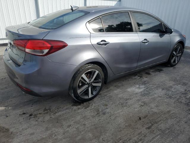 3KPFL4A87JE221018 - 2018 KIA FORTE EX GRAY photo 3