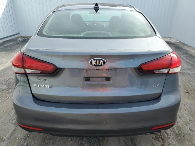 3KPFL4A87JE221018 - 2018 KIA FORTE EX GRAY photo 6