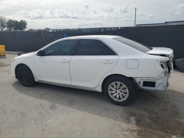 4T1BF1FKXCU574801 - 2012 TOYOTA CAMRY BASE 白色 照片 2