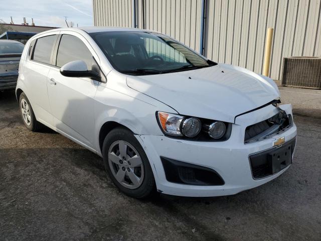 1G1JA6SHXF4138579 - 2015 CHEVROLET SONIC LS WHITE photo 4