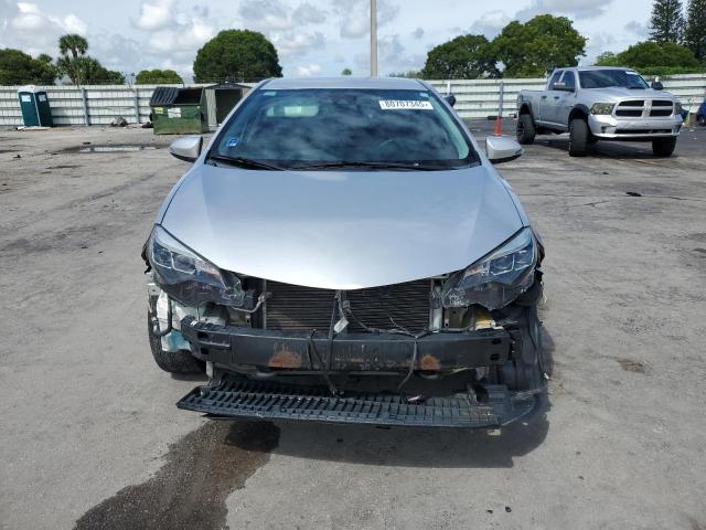 5YFBURHE2JP738990 - 2018 TOYOTA COROLLA L SILVER photo 5