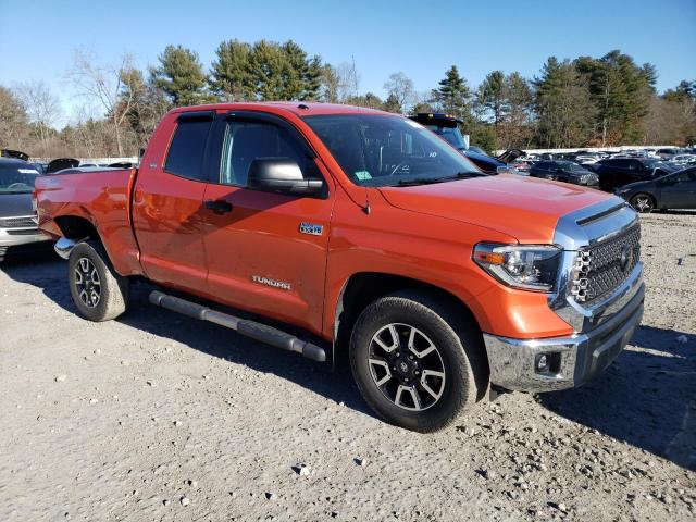 5TFUY5F17JX768297 - 2018 TOYOTA TUNDRA DOUBLE CAB SR/SR5 ORANGE photo 4