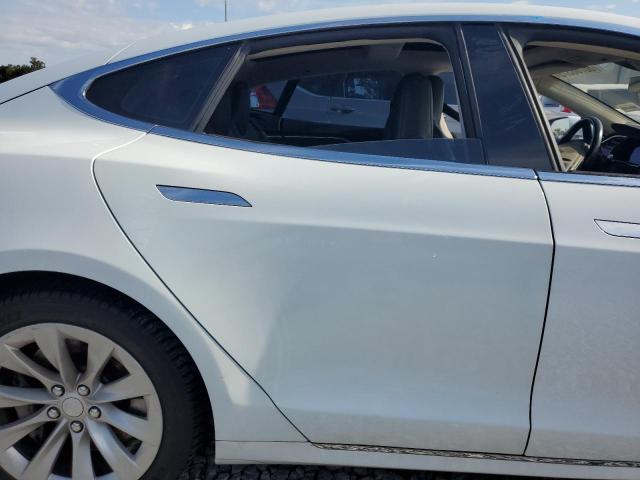 5YJSA1E10GF156306 - 2016 TESLA MODEL S თეთრი ფოტო 10