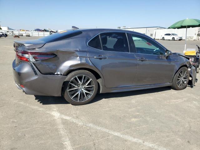 4T1G11AK7NU040069 - 2022 TOYOTA CAMRY SE GRAY photo 3