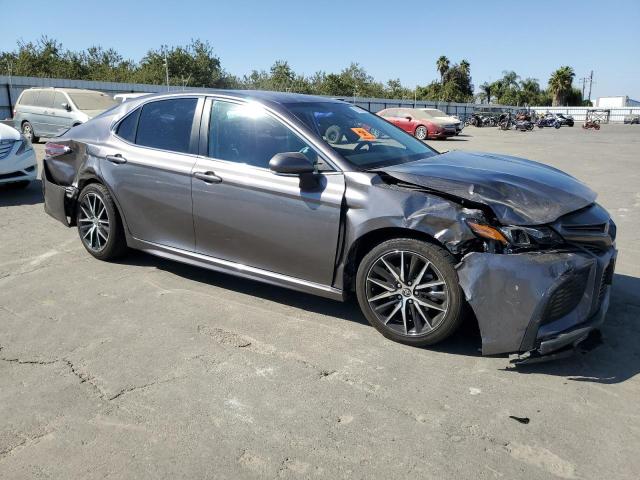 4T1G11AK7NU040069 - 2022 TOYOTA CAMRY SE GRAY photo 4