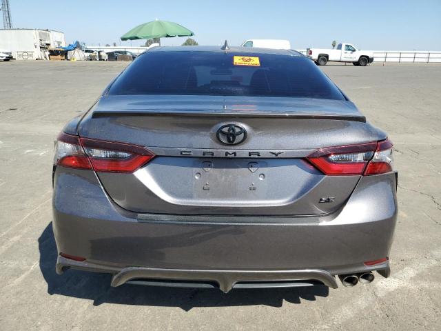 4T1G11AK7NU040069 - 2022 TOYOTA CAMRY SE GRAY photo 6