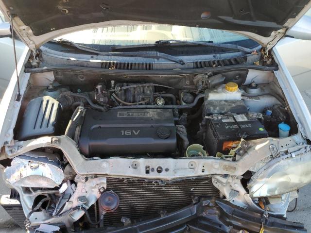 KL1TD62605B456055 - 2005 CHEVROLET AVEO BASE SILVER photo 11