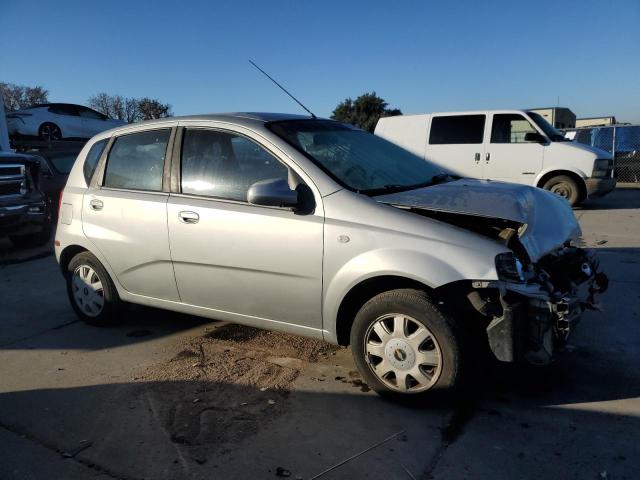 KL1TD62605B456055 - 2005 CHEVROLET AVEO BASE SILVER photo 4