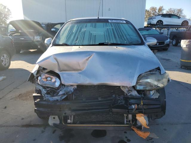 KL1TD62605B456055 - 2005 CHEVROLET AVEO BASE SILVER photo 5