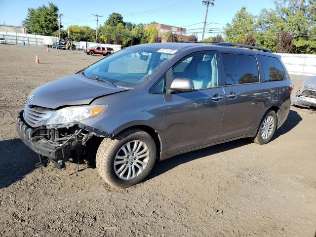 2017 TOYOTA SIENNA XLE, 
