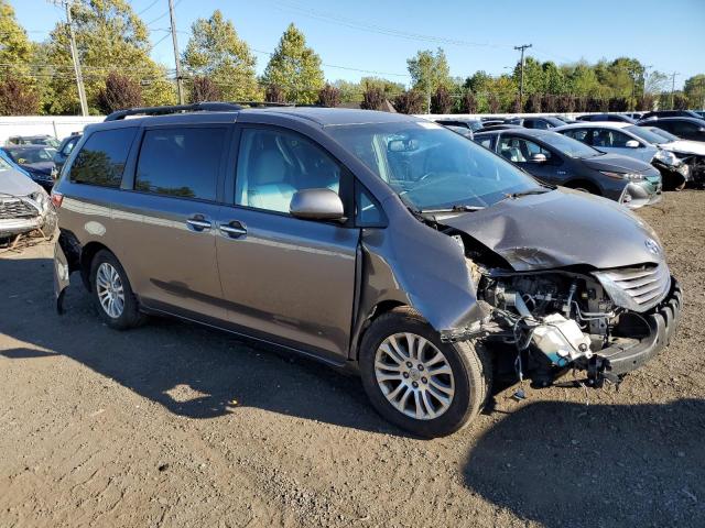 5TDYZ3DC0HS798507 - 2017 TOYOTA SIENNA XLE TAN photo 4