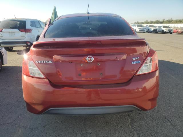 3N1CN7AP3JL869539 - 2018 NISSAN VERSA S RED photo 6