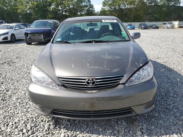 4T1BE32K35U941643 - 2005 TOYOTA CAMRY LE GRAY photo 5