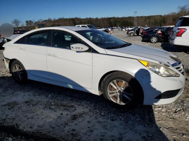 5NPEB4AC9EH821768 - 2014 HYUNDAI SONATA GLS WHITE photo 4