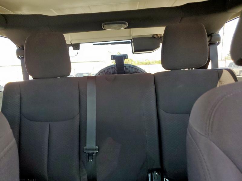 1C4HJWDG7DL690781 - 2013 JEEP WRANGLER U SPORT SILVER photo 10