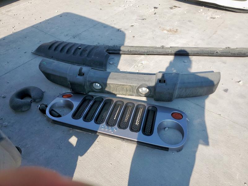 1C4HJWDG7DL690781 - 2013 JEEP WRANGLER U SPORT SILVER photo 13