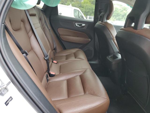 LYVA22RK2JB096569 - 2018 VOLVO XC60 T6 WHITE photo 11