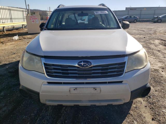 JF2SH6BC4AH765017 - 2010 SUBARU FORESTER XS Weiß Foto 5