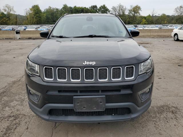 3C4NJDBB0JT131555 - 2018 JEEP COMPASS LATITUDE Noir photo 5