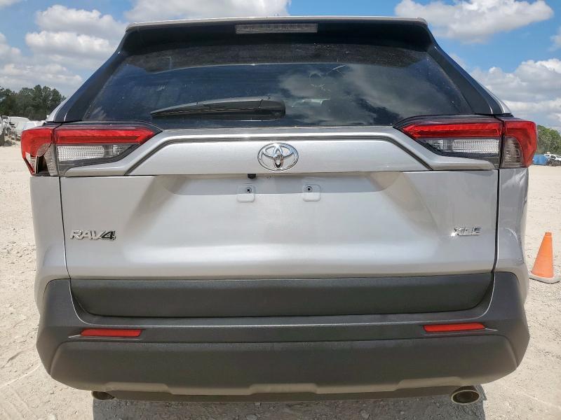 2T3W1RFV1PW288521 - 2023 TOYOTA RAV4 XLE SILVER photo 6