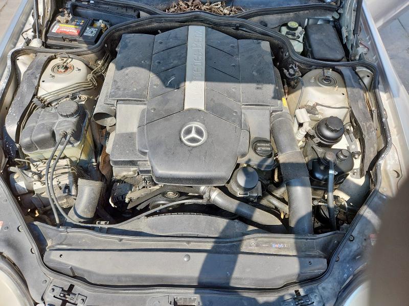 WDBSK75F63F059689 - 2003 MERCEDES-BENZ SL 500R SILVER photo 11