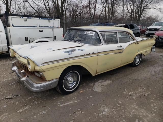 C7FT375869 - 1957 FORD FAIRLANE CREAM photo 1