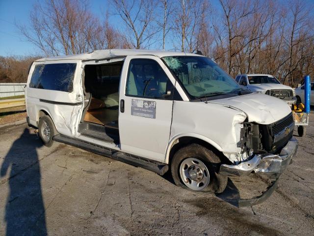 1GAZGPFG9K1264498 - 2019 CHEVROLET EXPRESS G3 LT WHITE photo 4