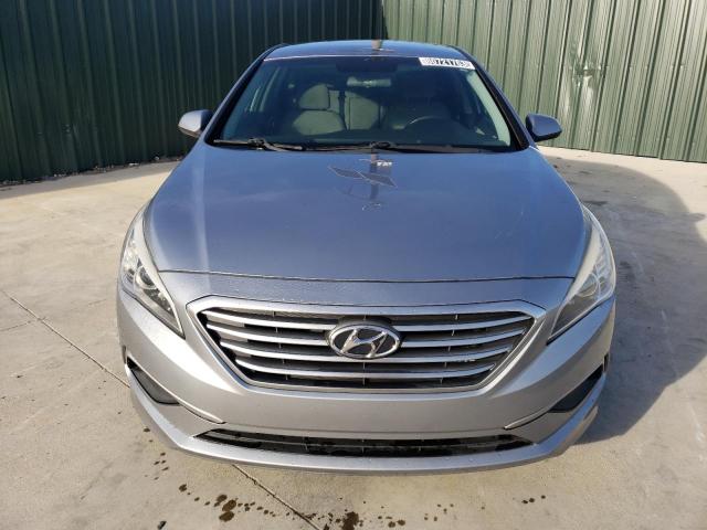 5NPE24AF2HH546369 - 2017 HYUNDAI SONATA SE SILVER photo 5