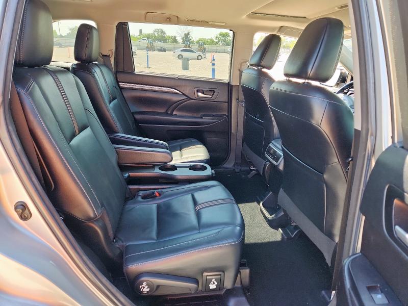 5TDKZRFH5JS533606 - 2018 TOYOTA HIGHLANDER SE 银色 照片 11