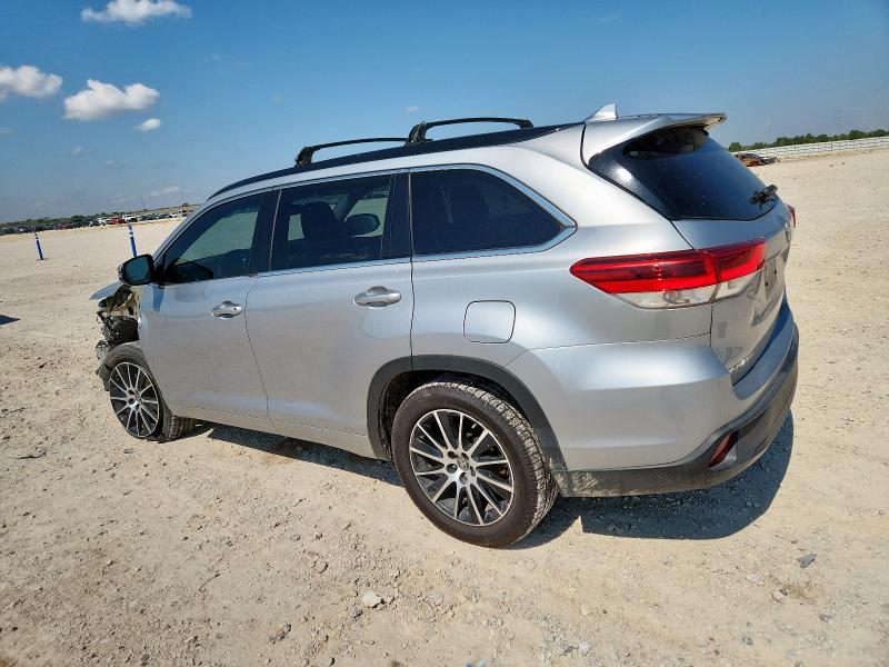 5TDKZRFH5JS533606 - 2018 TOYOTA HIGHLANDER SE 银色 照片 2