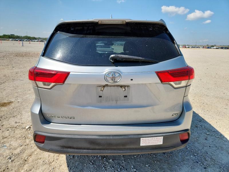 5TDKZRFH5JS533606 - 2018 TOYOTA HIGHLANDER SE 银色 照片 6