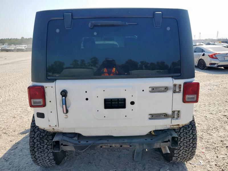 1C4BJWDG2FL711447 - 2015 JEEP WRANGLER U SPORT WHITE photo 6